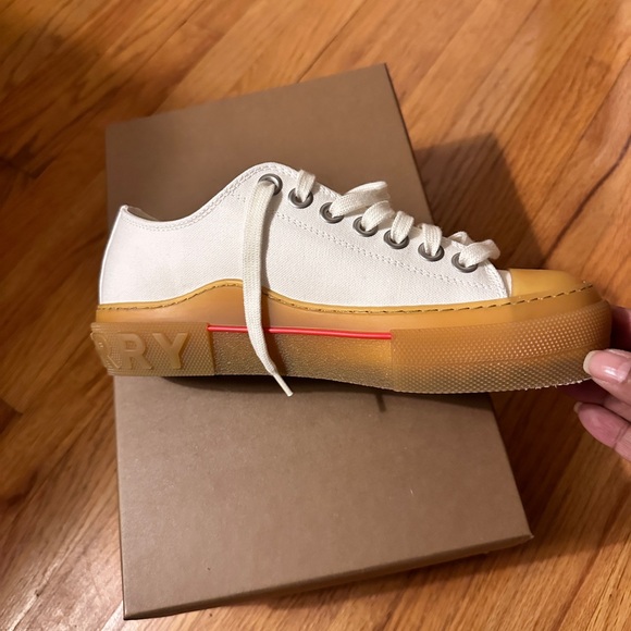 Burberry Tennis Shoe. NEW - Picture 1 of 7